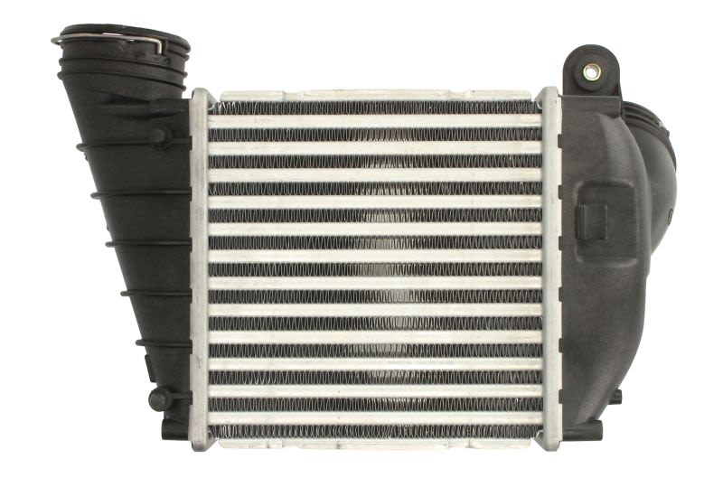 Chłodnica powietrza intercooler NISSENS 96679