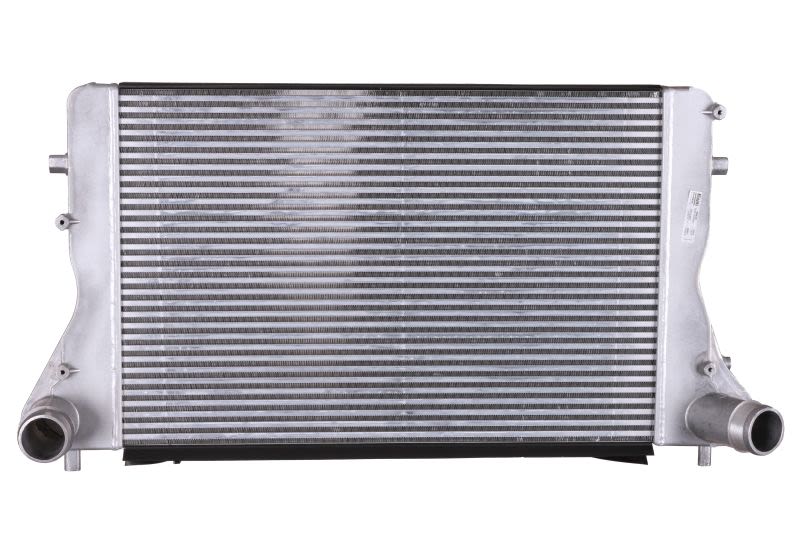 Chłodnica powietrza intercooler NISSENS 96420