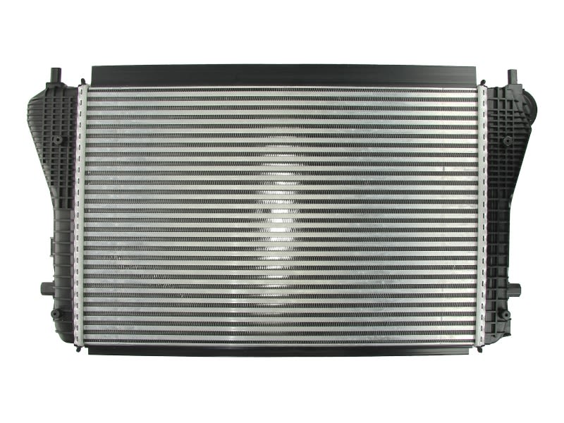 Chłodnica powietrza intercooler NISSENS 96610