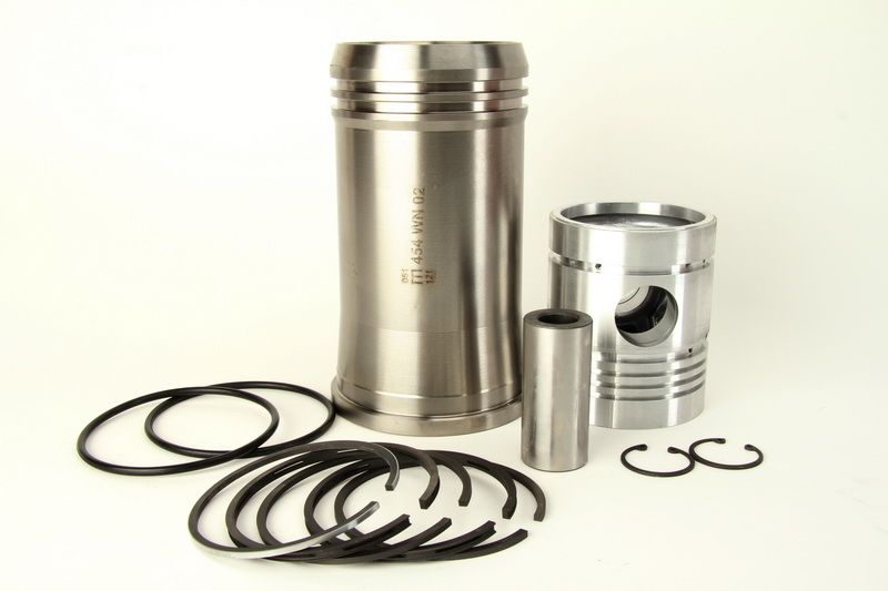 Zestaw naprawczy, tłoki / tuleje cylindrowe MAHLE 454 17 90