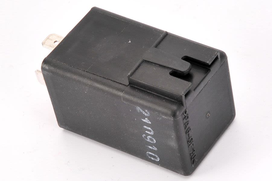 Przekaźnik pompy paliwa DT SPARE PARTS 3.33023