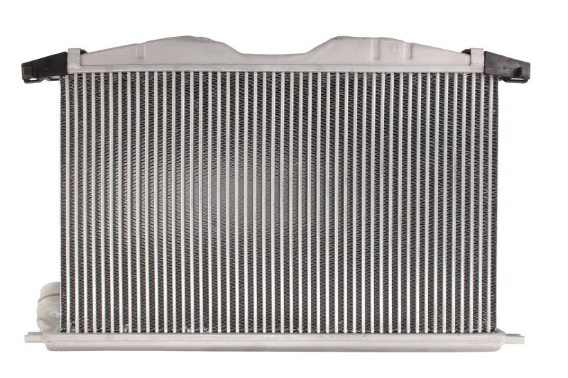 Chłodnica powietrza intercooler NISSENS 96496