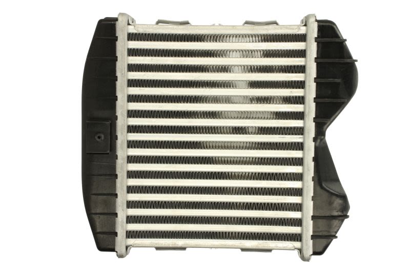 Chłodnica powietrza intercooler NISSENS 96893