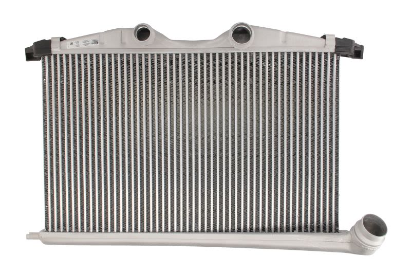 Chłodnica powietrza intercooler NISSENS 96496