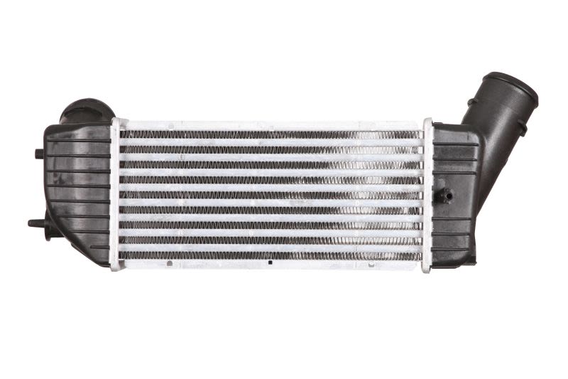 Chłodnica powietrza intercooler NISSENS 96790