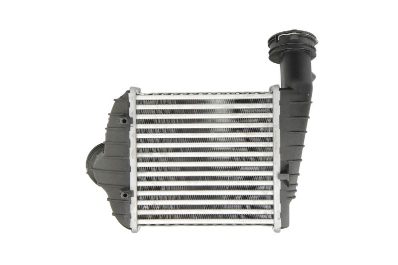 Chłodnica powietrza intercooler NISSENS 96469