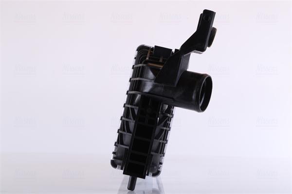 Chłodnica powietrza intercooler NISSENS 961556