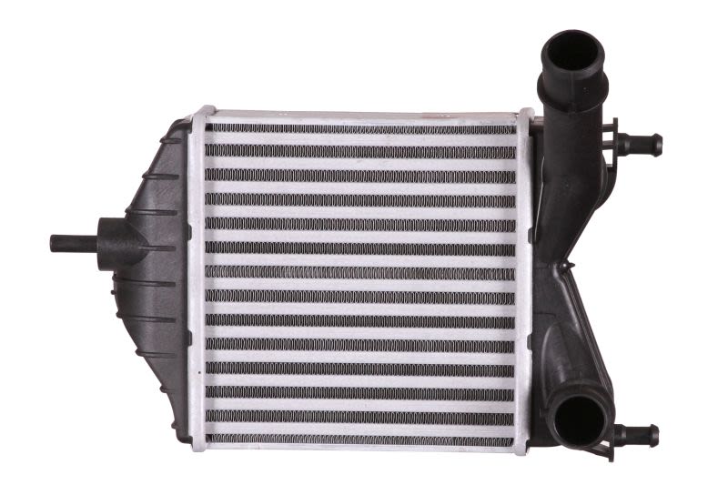 Chłodnica powietrza intercooler NISSENS 96703