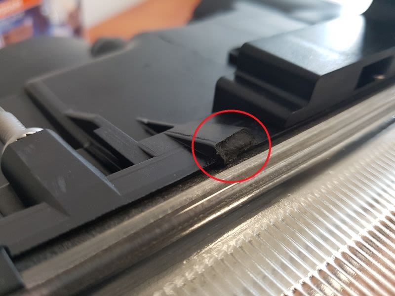 Reflektor HELLA 1DB 247 011-021