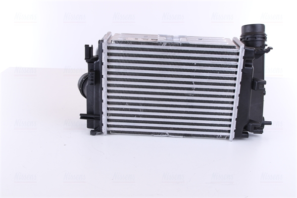 Chłodnica powietrza intercooler NISSENS 961521