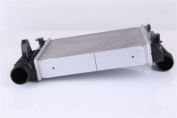 Chłodnica powietrza intercooler NISSENS 961523
