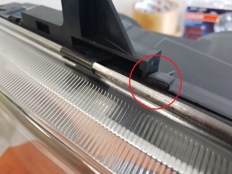 Reflektor HELLA 1DB 247 011-021