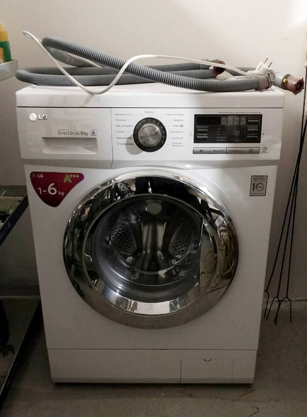 Sprzedam używaną pralkę LG F1096ND. Pralka w pełni sprawna, obecnie nieużywana stoi na zapleczu domu. Wymiary 44 głębokość x 60 szerokość x 85 wysokość cm. Wsad 6kg. Obroty 1000 obr/min. Na działkę, stancję czy pod wynajem idealna.  Cena 350zł