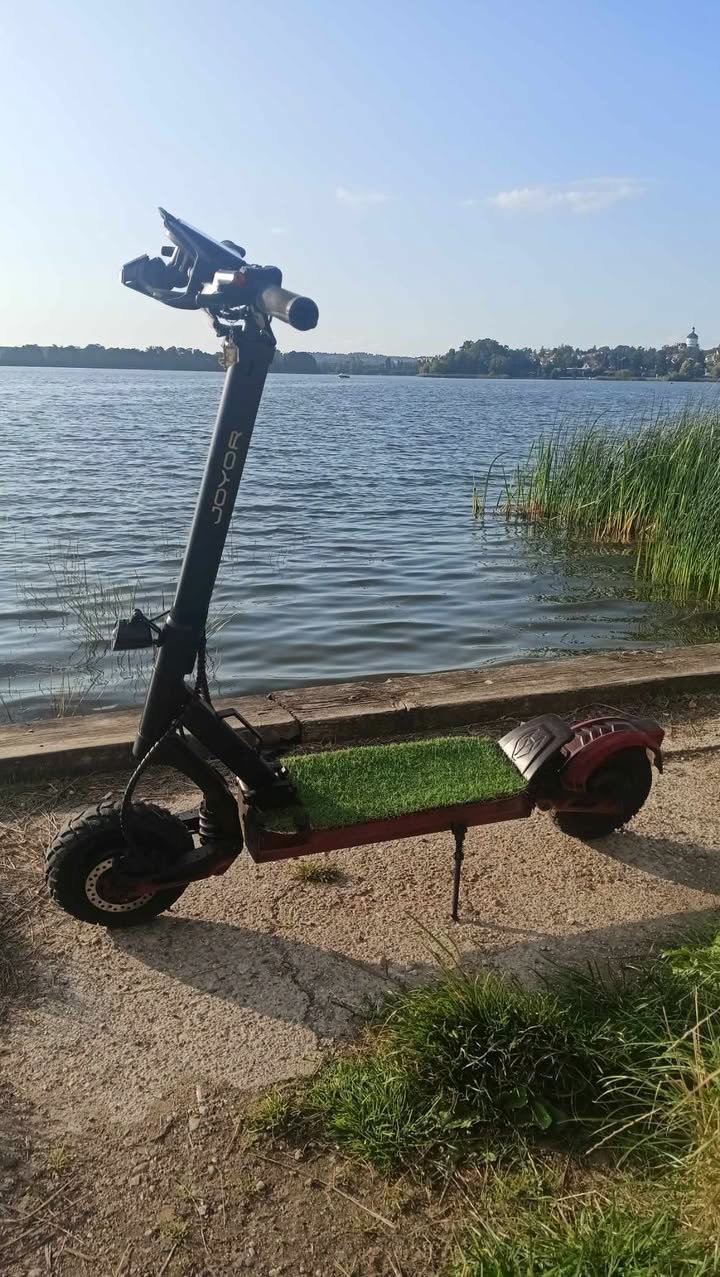 Została skradziona hulajnoga elektryczna Joyor T10 z klatki bloku Kilińskiego 27A Ełk hulajnoga jest dość specyficzna jeśli ktoś ją widział proszę o kontakt Pv.Za uczciwość i znalezienie hulajnogi Nagroda pieniężna