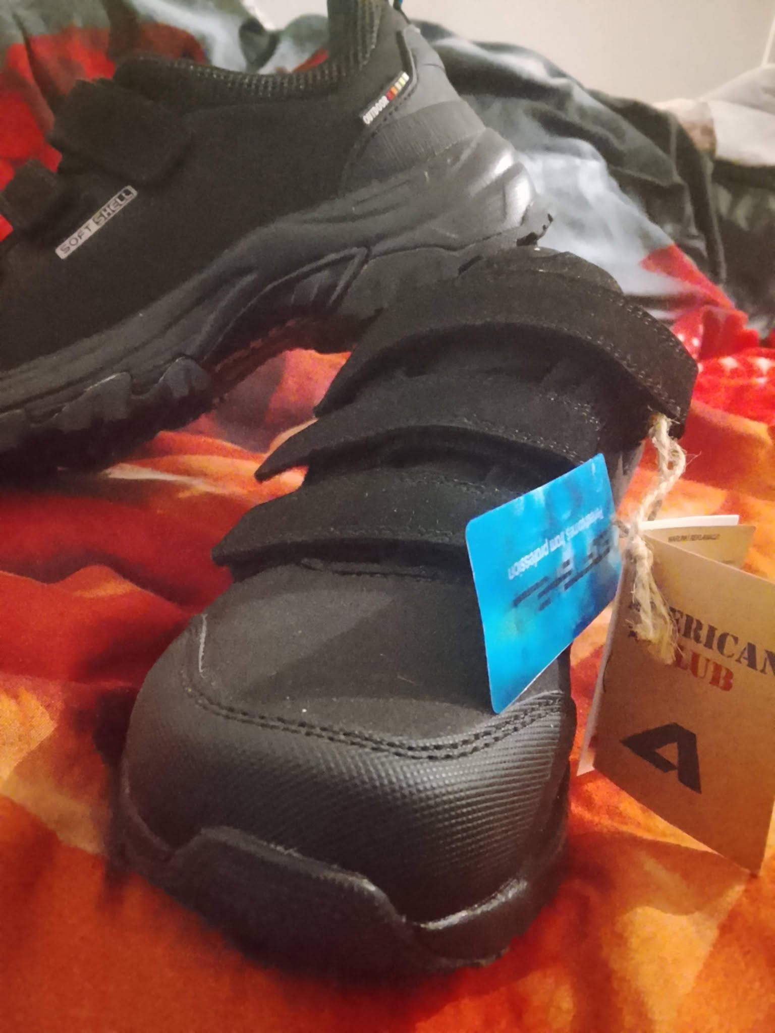 Sprzedam nowe buty. Kupione dla syna i okazały się za małe. Rozmiar 39