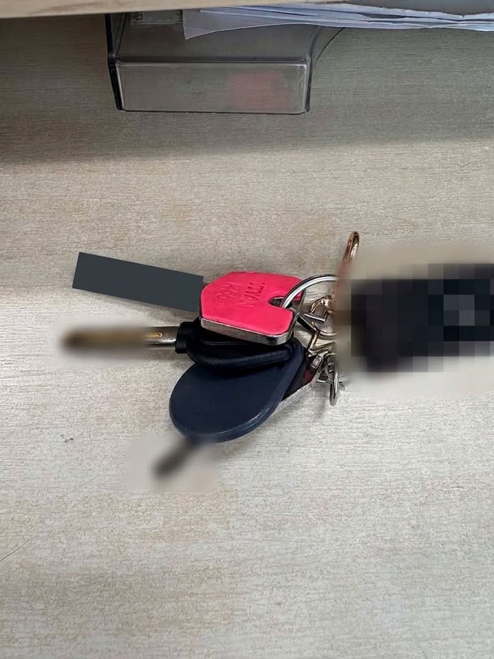 znalezione klucze, więcej informacji w sklepie szachownica, Tu i Teraz, Mickiewicza 😉