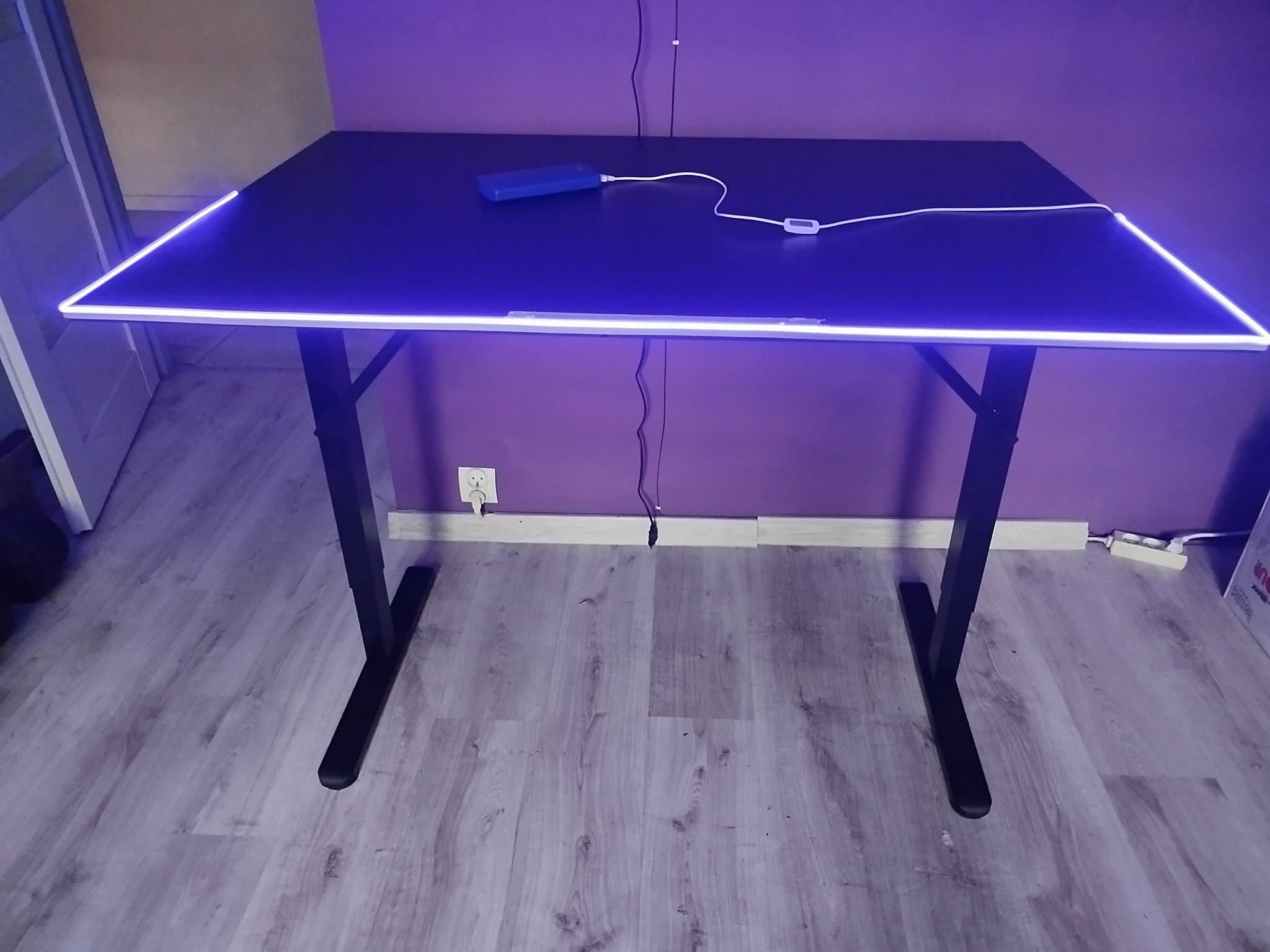 Sprzedam blat 120/ 80 cm , można góra dół stół przyciskami podnosić!