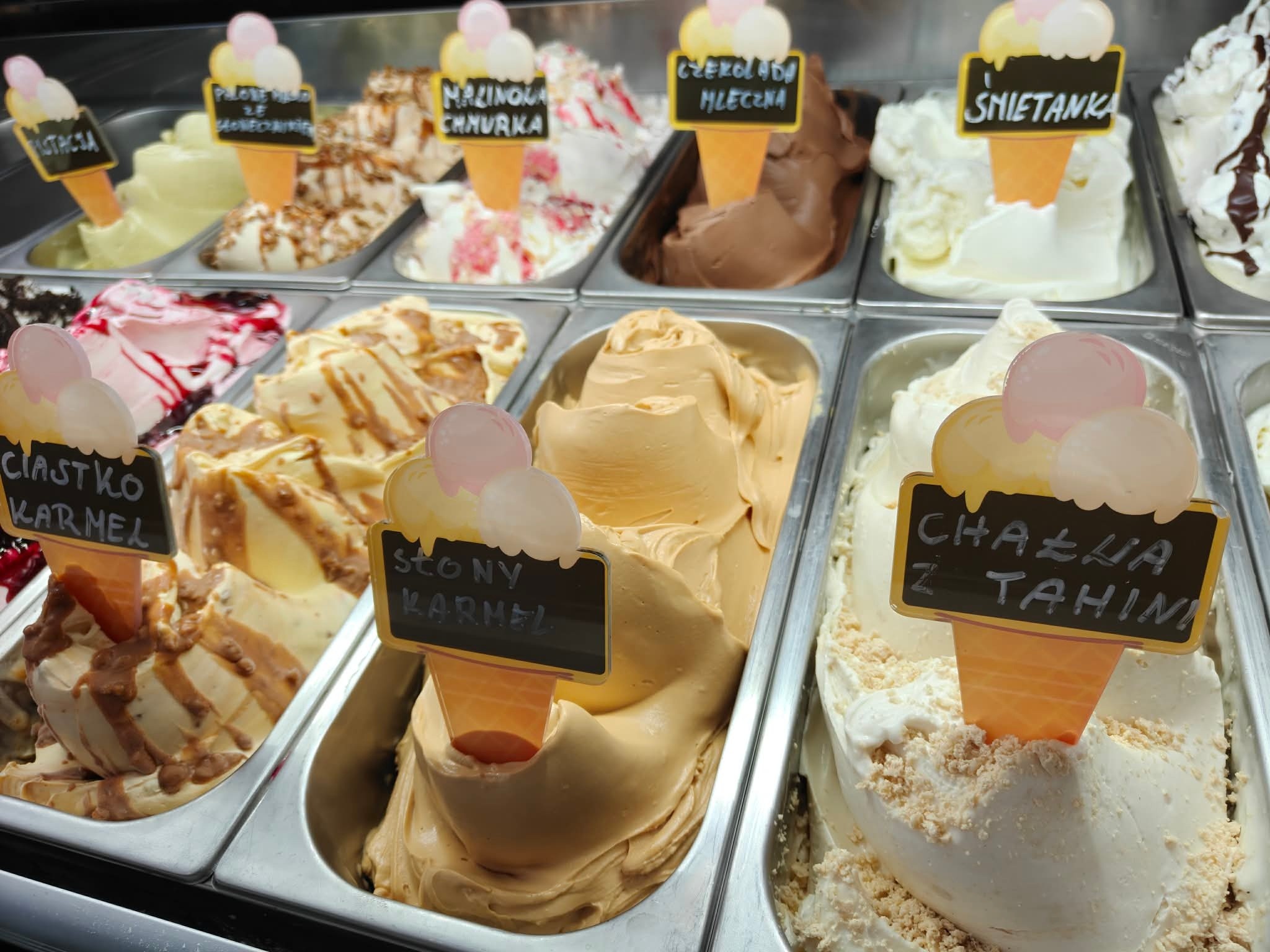 🔥 MAJÓWKOWA PROMOCJA W CAFE CIACHO! 🔥 LODY RZEMIEŚLNICZE 💥 TYLKO 5 ZŁ ZA GAŁKĘ (czyli -38%!)
Promocja obowiązuje Dziś (02.05) i jutro (03.05) więc nie czekaj!

 👇  👇  👇  👇  👇
To idealny moment, żeby wpaść, spróbować kilku smaków i poczuć prawdziwe, intensywne gelato naszego wyrobu 😎

📍 Cafe Ciacho Ełk 
ul. Wojska Polskiego 71

Nie zwlekaj – promo znika szybciej niż nasze najlepsze smaki! 🍨🔥