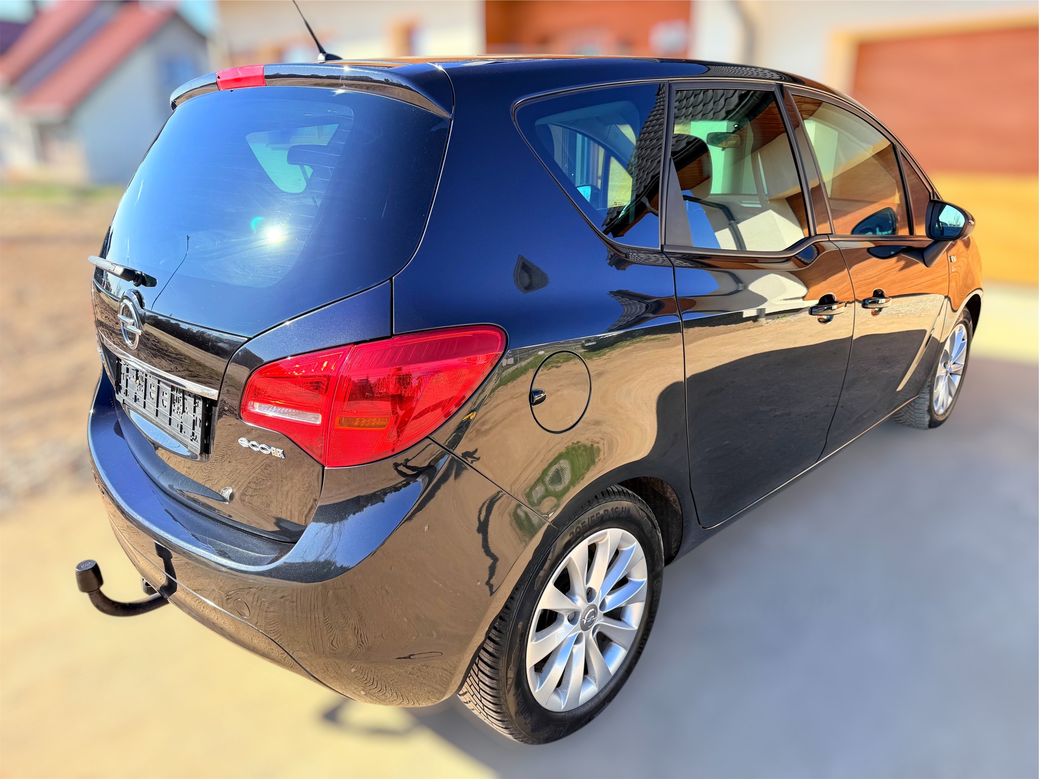 Witam

Przedmiotem ogłoszenia jest Opel Meriva z bardzo bogatym wyposażeniem

Auto w bardzo dobrym stanie technicznym i wizualnym, na pierwszy rzut oka wygląda "jak nowe"

Bezwypadkowy. Powłoka lakierownicza jest cała w ORYGINALE. Na każdym elemencie miernik wskazuje poniżej 100 mikronów

Wszystkie szyby oryginalne. Czołowa szyba również ma znaczek "GM"

Rok produkcji 2012

II właściciel od nowości

Piękny grafitowy kolor wpadający w czerń

Prawie nowe opony wielosezonowe Continental AllSeasonContact 2 205/55 z 2024 roku

Wyposażenie:

1. Sprawdzony silnik wolnossący 1.4 120 km, który był dostępny nawet z fabryczną instalacją LPG

2. Skrzynia biegów manualna 5 -stopniowa

3. Światła do jazdy dziennej

4. Podgrzewana kierownica

5. Podgrzewane fotele przednie

6. ESP

7. Elektryczne szyby

8. Elektryczne lusterka

9. Hill Holder

10. TEMPOMAT i ogranicznik prędkości ze sterowaniem przy kierownicy

11. Półskórzane fotele

12. Światła przeciwmgielne z przodu i z tyłu

13. Klimatyzacja

14. Oryginalne alufelgi Opel 16 cali

15. Multifunkcyjna kierownica

16. ISOFIX

17. Wspomaganie kierownicy

18. 8 poduszek powietrznych

19. Centralny zamek z pilota

20. Komputer pokładowy

21. Regulacja wysokości fotela kierowcy

Zgadzam się na sprawdzenie auta w każdym serwisie na koszt kupującego.

Gwarancja na auto 12 miesięcy za dopłatą (szczegóły na miejscu)

Serdecznie zapraszam na oględziny i jazdę próbną

Cena: 19 900zł

Lokalizacja: Ełk

Przebieg: 195 tys km
