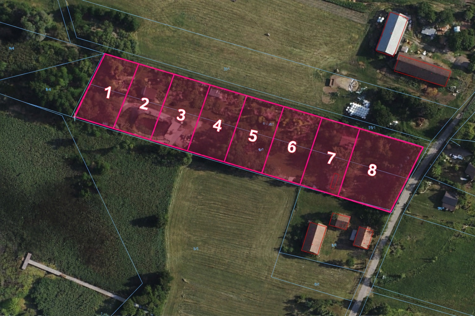 🔥 Działka 1000 m² nad Jeziorem Dybowskim + udział w działce z linią brzegową | Mazury | 299 000 zł

Na sprzedaż udział w wyjątkowej nieruchomości nad Jeziorem Dybowskim, położonej w miejscowości Dybowo (woj. warmińsko-mazurskie).

Oferta dotyczy jednej z 8 wydzielonych części, gdzie każdy właściciel otrzymuje własny teren o powierzchni ok. 1000 m² oraz 1/8 udziału w działce rekreacyjnej z bezpośrednim dostępem do jeziora.

💰 Cena jednego udziału: 299 000 zł

To idealna propozycja dla osób szukających własnego miejsca na Mazurach — z dostępem do jeziora, prywatnością i dużym potencjałem inwestycyjnym.

💡 Co obejmuje zakup

Każdy nabywca otrzymuje:

✔ teren o powierzchni ok. 1000 m² do wyłącznego korzystania
✔ 1/8 udziału w działce ok. 2000 m² z linią brzegową Jeziora Dybowskiego
✔ dostęp do prywatnej strefy rekreacyjnej nad wodą
✔ możliwość zagospodarowania swojej części działki
✔ dostęp do mediów (prąd i woda)

Dodatkowo możliwe jest:

✔ stworzenie prywatnej plaży
✔ budowa pomostu (zgodnie z przepisami)
✔ korzystanie ze wspólnej strefy nad jeziorem

👉 To rozwiązanie pozwala posiadać działkę nad jeziorem w znacznie niższej cenie niż zakup całej nieruchomości.

📍 Lokalizacja
Dybowo – Mazury, woj. warmińsko-mazurskie
dojazd drogą asfaltową
ok. 15–20 minut do Ełku
ok. 2,5 godziny do Warszawy
szybki dostęp do trasy S61 (Via Baltica)

Idealna lokalizacja zarówno rekreacyjna, jak i inwestycyjna.

🏡 Parametry nieruchomości

✔ wydane Warunki Zabudowy (WZ) na budowę domów jednorodzinnych
✔ dostęp do prądu i wody
✔ teren częściowo zagospodarowany
✔ stawy i zieleń na działkach
✔ wyjątkowe walory krajobrazowe
✔ kameralny charakter inwestycji — tylko 8 udziałów

🌟 Najważniejsze atuty

✔ dostęp do jeziora z własną linią brzegową
✔ prywatna strefa rekreacyjna
✔ gotowa infrastruktura
✔ wydane WZ pod zabudowę
✔ idealne miejsce na domek rekreacyjny lub inwestycję
✔ rosnąca wartość gruntów na Mazurach
✔ unikalna oferta — bardzo rzadko dostępna na rynku

📺 Dodatkowa informacja

Nieruchomość była prezentowana w programie „Rok w Ogrodzie” (16.07.2022).
Na życzenie prześlę link do materiału wideo.

📞 Kontakt

Zapraszamy do kontaktu telefonicznego w celu uzyskania szczegółowych informacji oraz umówienia prezentacji nieruchomości.

Liczba dostępnych udziałów jest ograniczona — tylko 8 części.