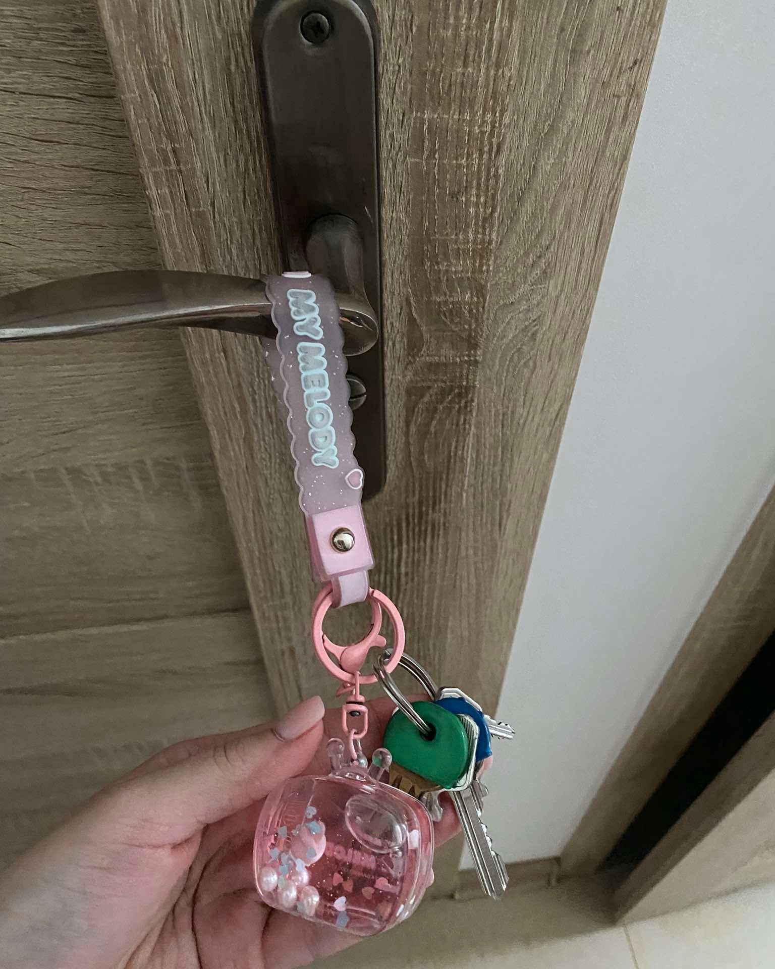 Znaleziono klucze Kilińskiego na przystanku na przeciwko szkoły