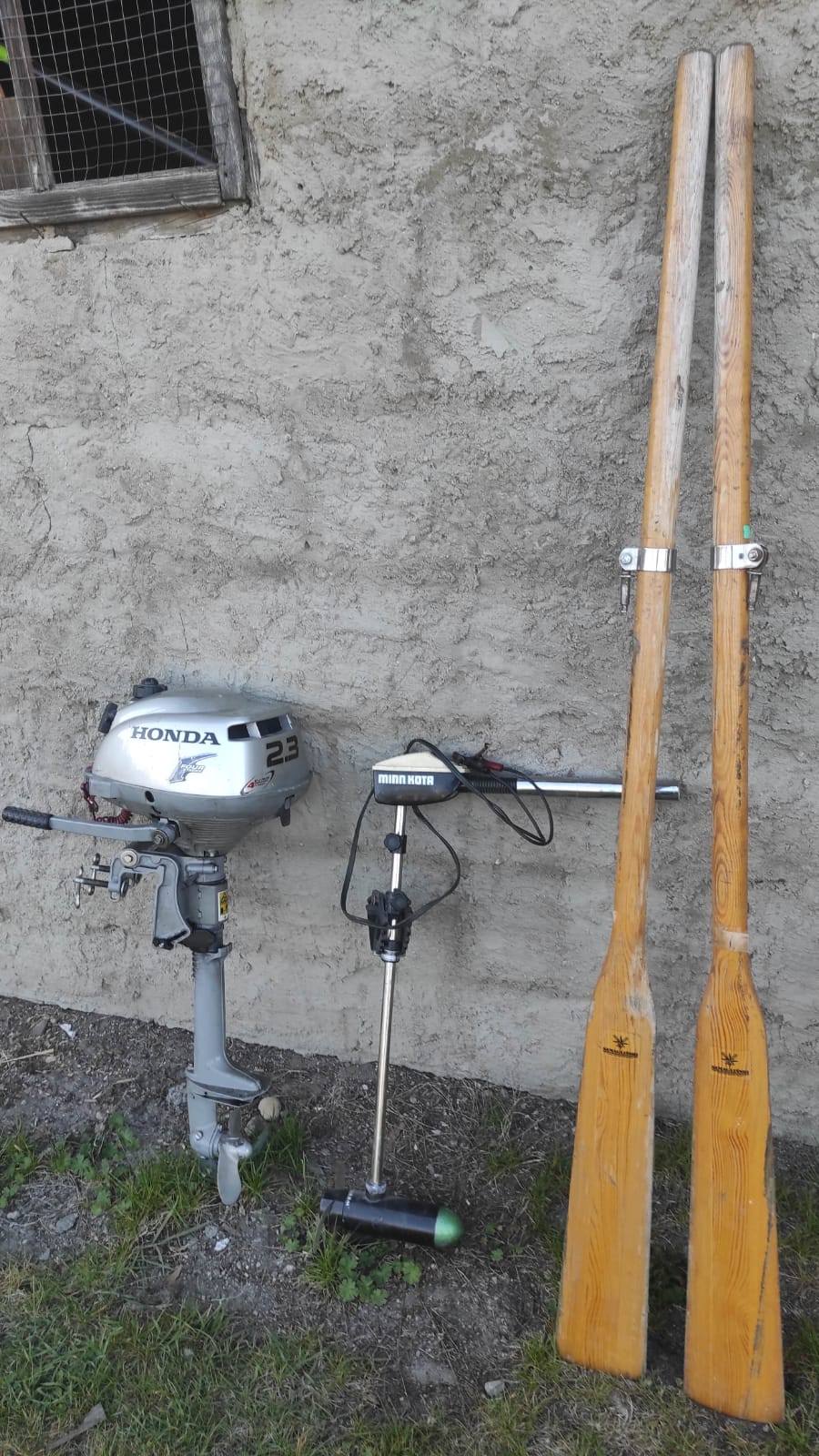 Sprzedam łódka 3.5m sum.z przyczepka zarejestrowaną i dwoma silnikami 8000zl