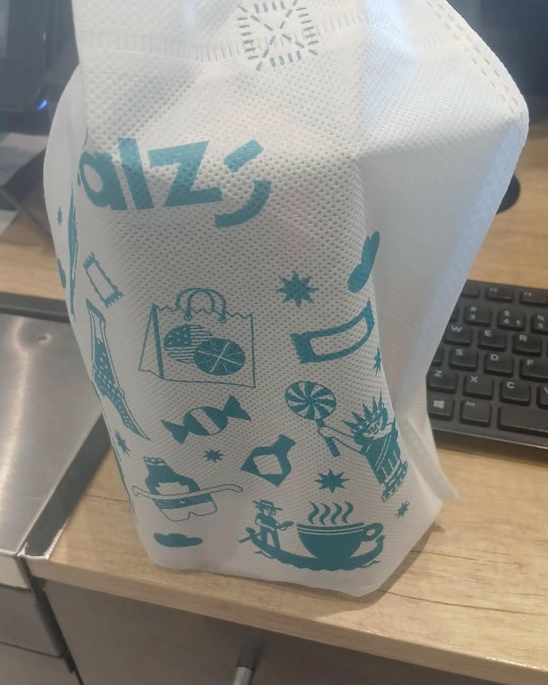 W sklepie bi1 zostały znalezione zakupy ze sklepu Dealz. Właściciela zapraszamy po odbiór do Punktu Obsługi Klienta