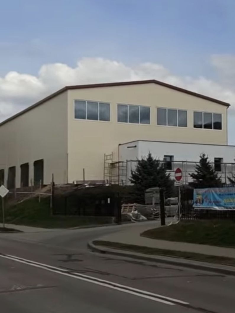 Czy wasze dzieci miały już zajęcia z gry w tenisa na nowych krytych kortach? Zapytajcie je i dajcie znać.