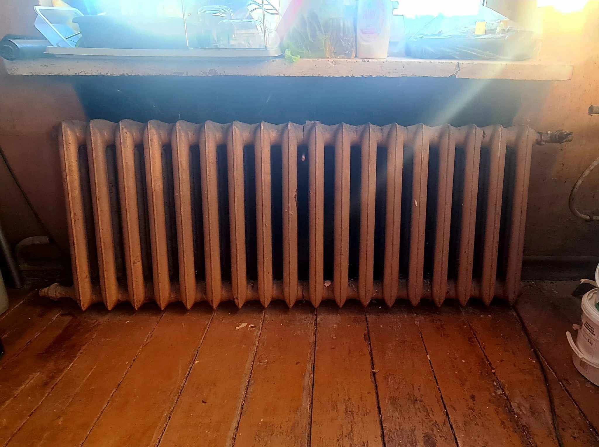 Ma ktoś na oddanie lub za małą opłatą kaloryfer żeliwny? mniej więcej o wymiarach 155cm x 58cm