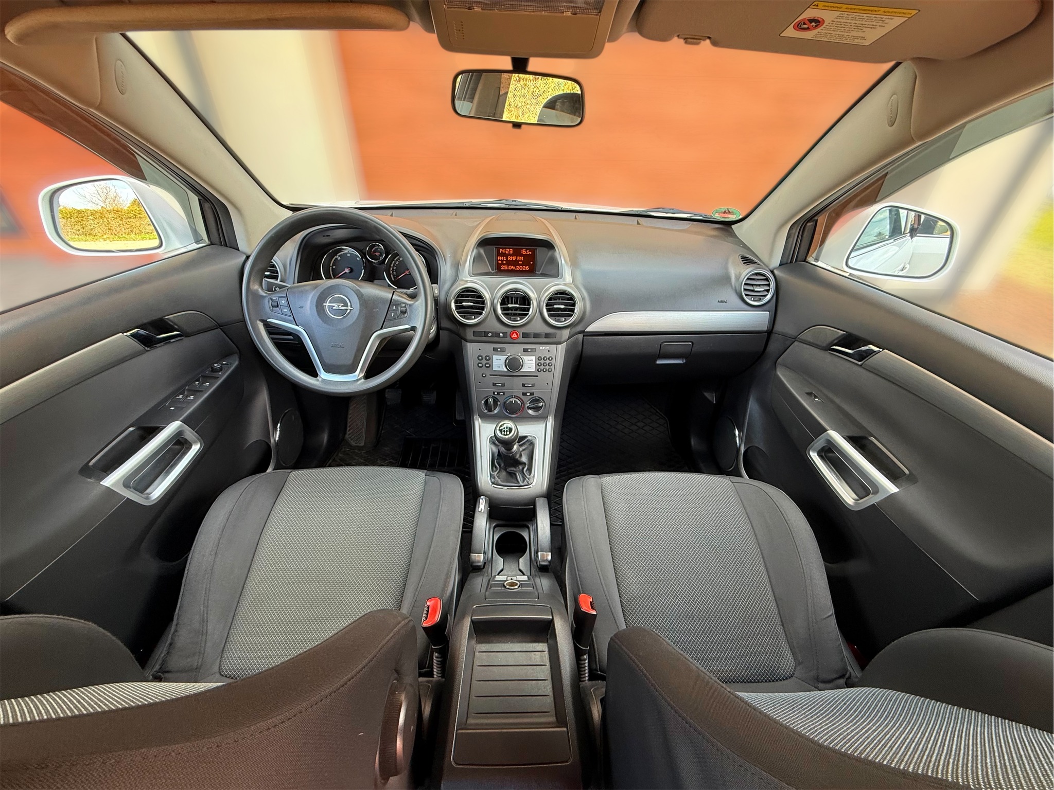 Witam

Przedmiotem ogłoszenia jest SUV Opel Antara  w bardzo dobrym stanie technicznym i wizualnym

Bezwypadkowy. Powłoka lakierownicza jest cała w ORYGINALE. Na każdym elemencie miernik wskazuje poniżej 100 mikronów

Przebieg 250 tys km

Rok produkcji 2009

I rejestracja 11.2009

II właściciel od nowości, pierwszy w kraju, sprowadzona w 2025 roku

Piękny biały kolor

Wszystkie szyby oryginalne

2 kluczyki ze sterowaniem centralnym zamkiem

Wyposażenie:

1. Sprawdzony silnik 2.0 127 km diesel 

2. Skrzynia biegów manualna 5 -stopniowa

3. Asystent zjazdu z góry

4. Klimatyzacja - sprawna

5. Elektryczne szyby z przodu i z tyłu

6. Elektrycznie sterowane lusterka

7. Czujniki parkowania 

8. Hill Holder

9. Światła przeciwmgielne z przodu i z tyłu

10. Alufelgi 16 cali z oponami Hankook 215/70R16

11. Multifunkcyjna kierownica

12. ISOFIX

13. ESP

14. Wspomaganie kierownicy

15. 8 poduszek powietrznych

16. Centralny zamek z pilota 2x

17. Komputer pokładowy

18. Regulacja wysokości fotela kierowcy 

19. Schowek na okulary

Zgadzam się na sprawdzenie auta w każdym serwisie na koszt kupującego.

Serdecznie zapraszam na oględziny i jazdę próbną

Umowa kupna sprzedaży

Cena 16900zł

Lokalizacja: Ełk

Przebieg 250 tys km