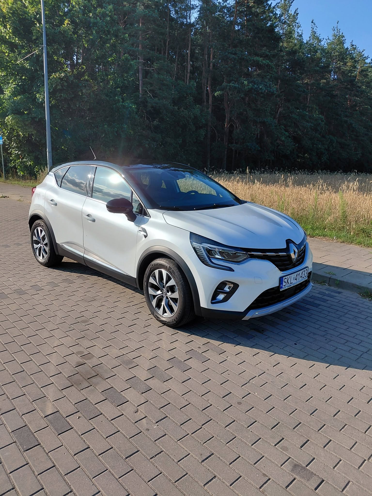 Mam na sprzedaż bardzo zadbanego Renault Captur, 2020 r. , benzyna, silnik 1.3 tce, 131 KM, ponad 76 tyś. przebiegu , manualna skrzynia, 2 właściciel, salon Polska, serwisowany w aso, kolor biała perła z czarnym dachem, wersja wyposażenia Intens. Cena 64 000 zł do negocjacji, lokalizacja Mońki