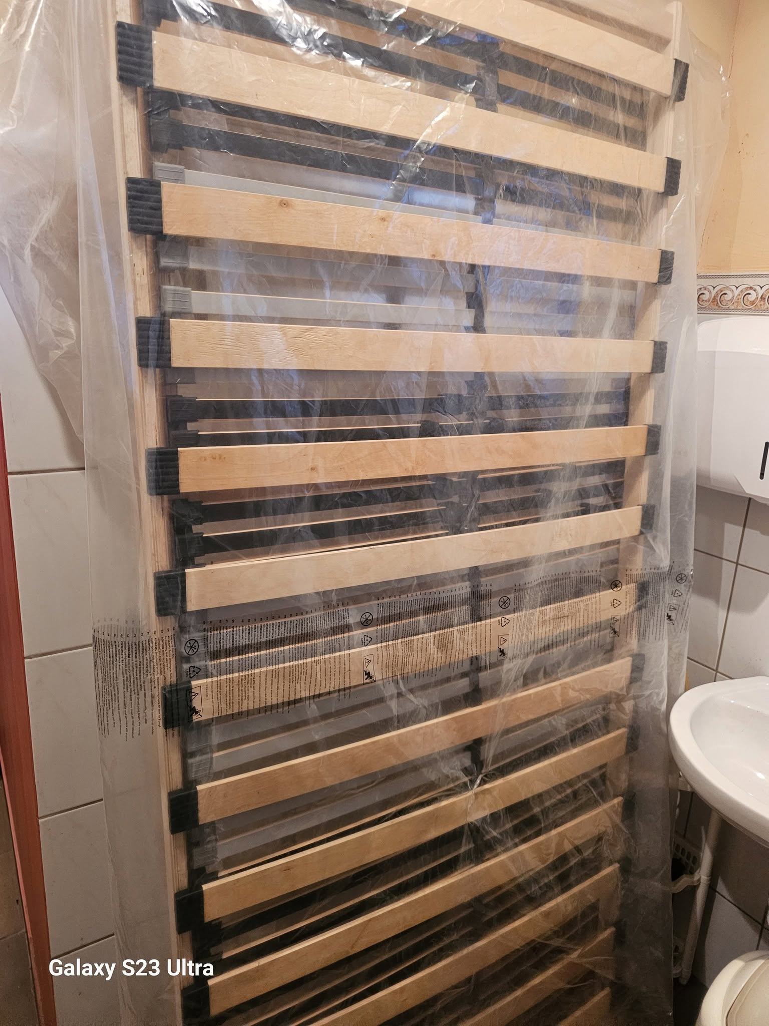 Sprzedam stelaże do łóżka o wymiarach 90×200 cm, cena za 1 sztukę 70 zł