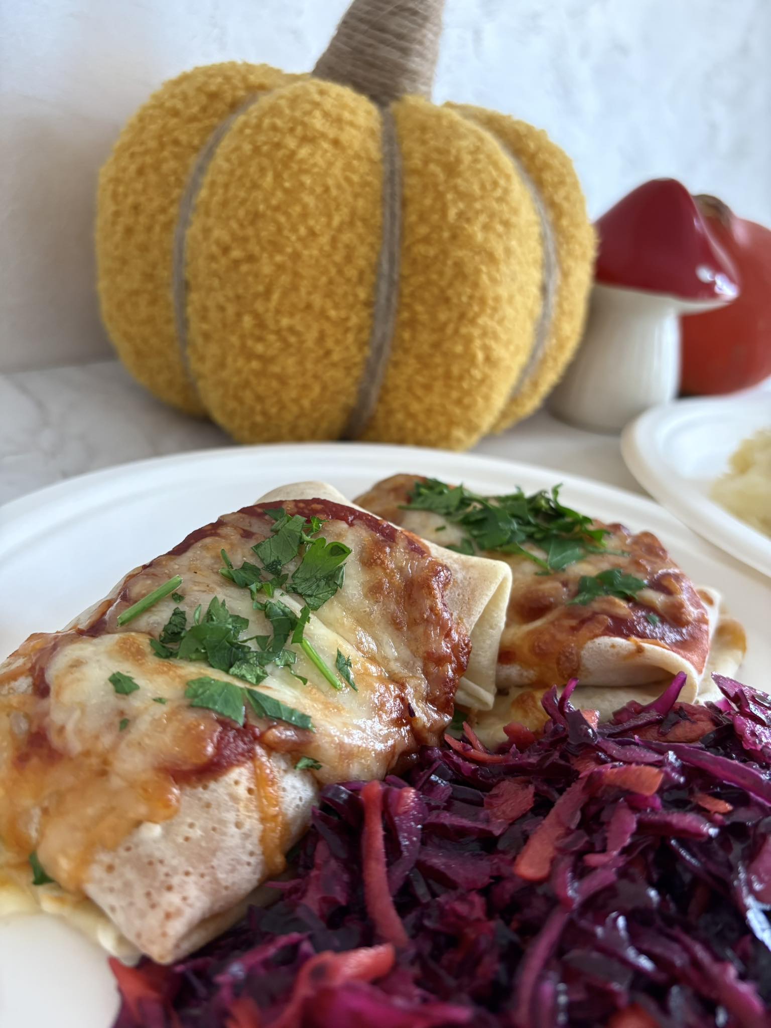 Zupa buraczkowa 🥣❤️ Bistro Amici Ełk

🥞 Zapiekane naleśniki z mięsem i warzywami  
🍗 Skrzydełka sweet chilli z ryżem i colesławem

📞 517 256 530

#obiad #comfortfood #glod #Ełk #Mazury