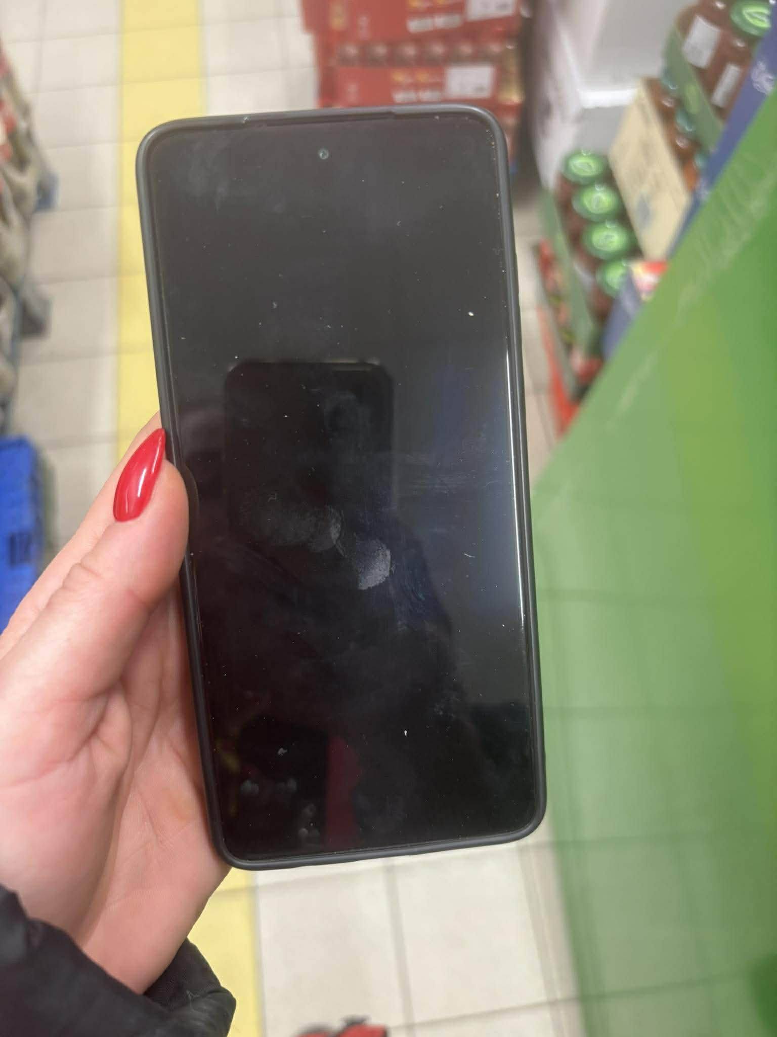 Czyja zguba? Czeka w biedronce na Matki Teresy
with 2 Attachments: