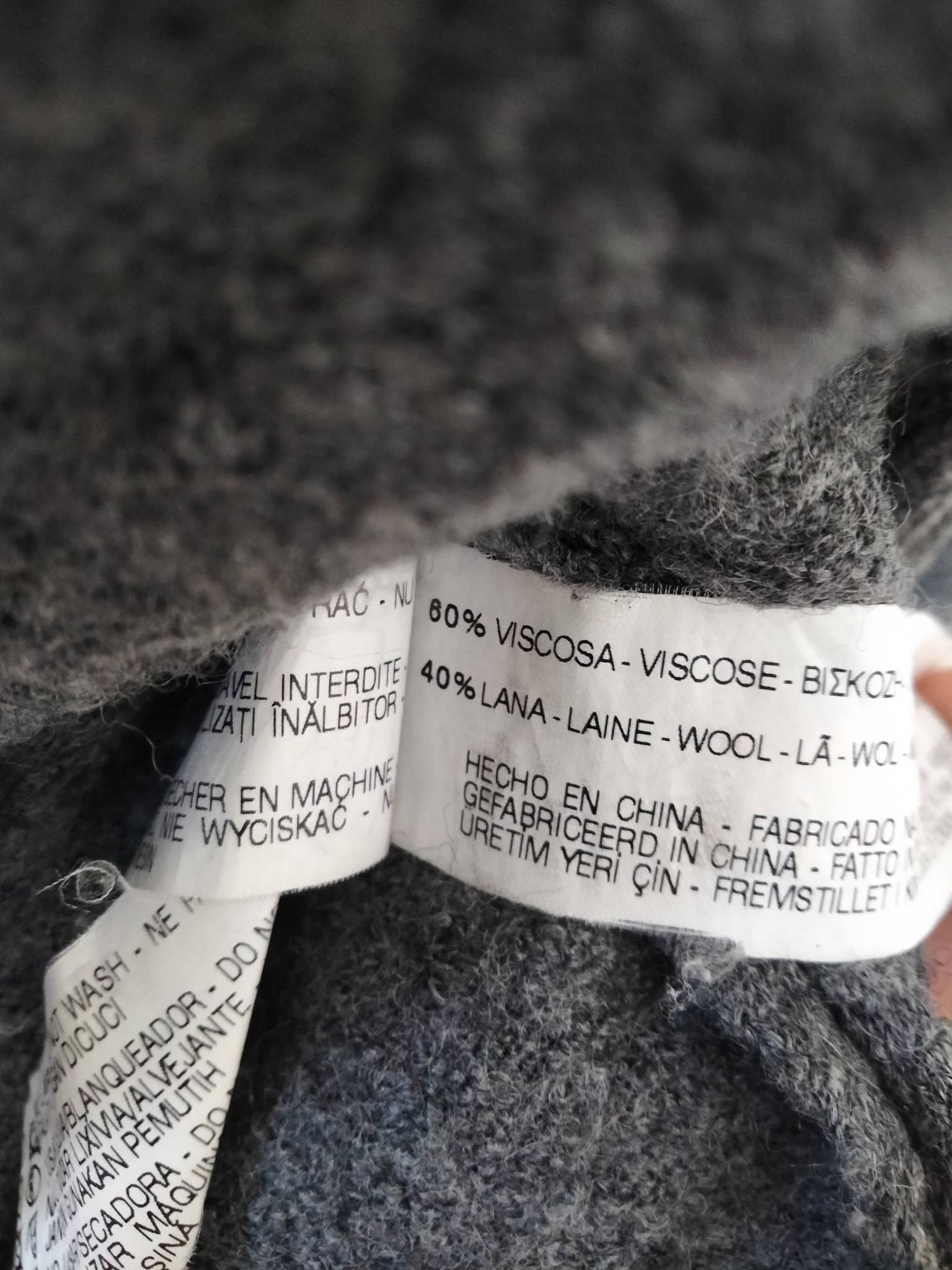 Zara sweter/płaszcz szlafrokowy z wełną 40% rozmiar M,używany, 50zl,baranki
Długość 100,szerokość 58