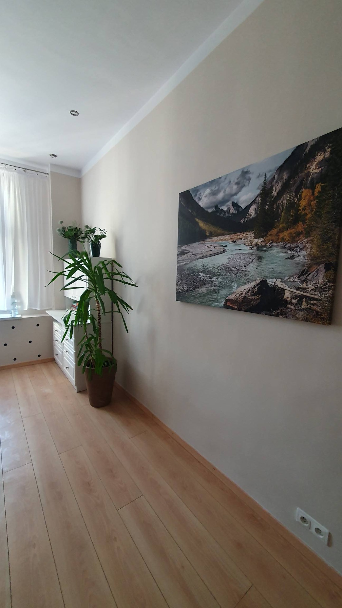 Lokal do wynajęcia – świetna lokalizacja w centrum!

📍 Ul. Małeckich 2/20

Oferujemy do wynajęcia atrakcyjny lokal usługowo-biurowy o powierzchni 20 m², położony na 1. piętrze w samym centrum miasta. To idealna przestrzeń dla małej firmy, biura, gabinetu lub działalności usługowej.

Najważniejsze atuty:
✔ Doskonała lokalizacja – duży ruch pieszy i łatwy dojazd
✔ Funkcjonalna powierzchnia – idealna na start lub rozwój biznesu
✔ Lokal na 1. piętrze – komfort i spokój pracy
✔ Dostępny od czerwca

Koszty:
💰 1100 zł netto + prąd (ok. 90 zł miesięcznie)

Nie przegap okazji na rozwinięcie swojej działalności w świetnym miejscu!

📞 Skontaktuj się już dziś, aby umówić się na obejrzenie lokalu!