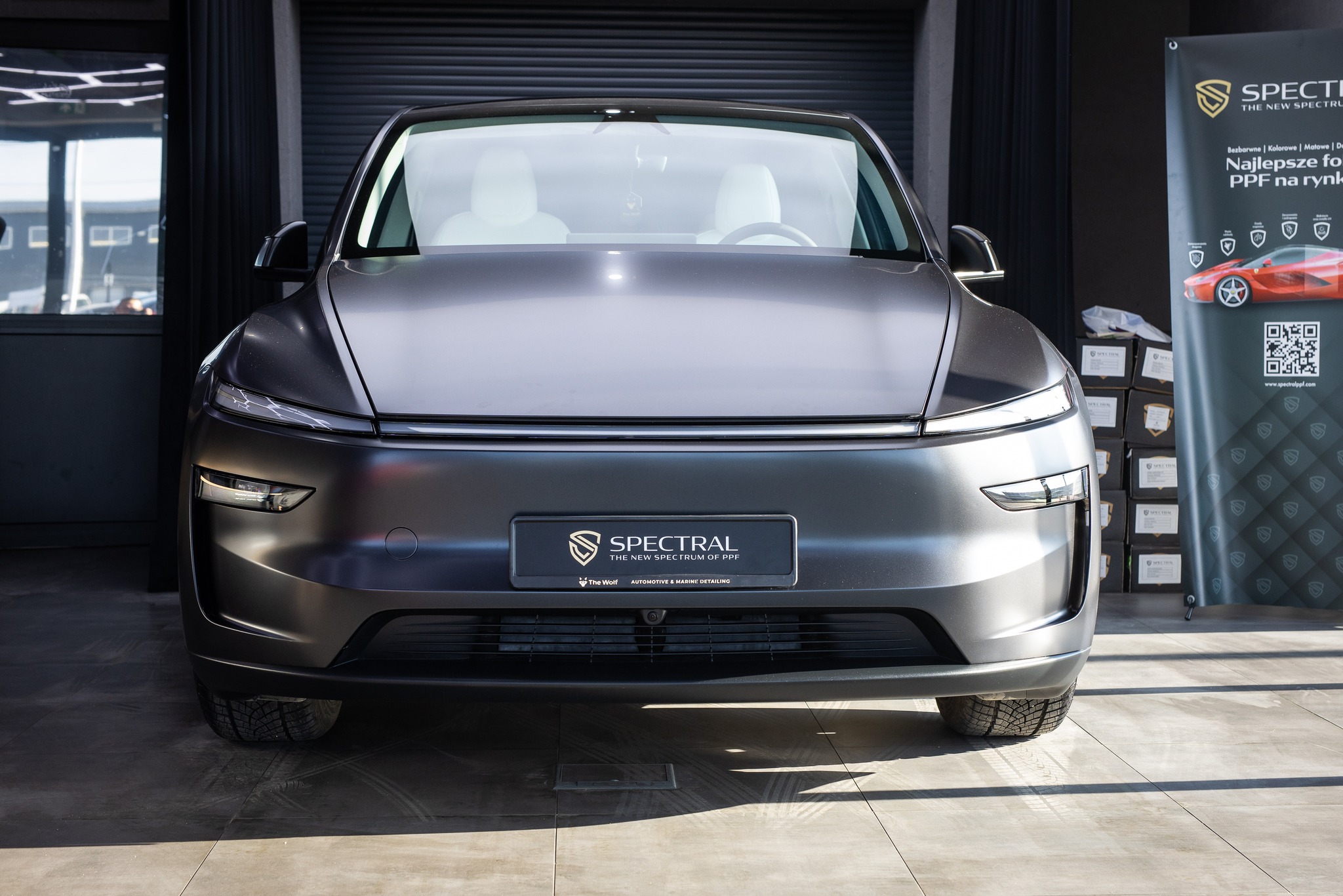 Odbierasz nowe auto za gruby hajs…
i już po kilku dniach widzisz pierwsze mikro rysy.

Tak wygląda „fabryczna perfekcja” w praktyce.

—
Lakier bez ochrony = szybka utrata efektu WOW.

Dlatego Tesla Y Juniper trafiła od razu pod PPF:
✔ satynowe wykończenie – elegancja bez połysku  
✔ pełna ochrona przed rysami i odpryskami  
✔ auto wygląda drożej niż w salonie  

—
Efekt?

Zero stresu na parkingu.
Zero wkurwu przy myciu.
100% kontroli nad wyglądem.

—
👉 Chcesz mieć spokój i efekt premium? Odezwij się – dobierzemy PPF pod Twój styl. The Wolf Automotive &amp; Marine Detailing

#ppf #detailing #tesla #matowelakier #autopremium #Ełk #Mazury