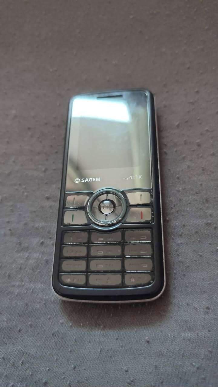 Hej, szukam kabla, ładowarki do tego telefonu. Sprzęt stary i chcę sprawdzić czy działa. Ewentualnie jak ktoś ma też baterię to super. Oczywiście nie za darmo 🙂 Pozdrawiam!
with 2 Attachments: