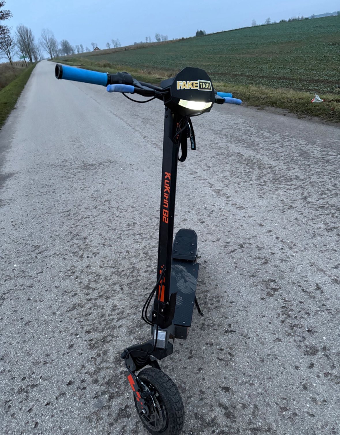 Sprzedam hulajnogę KuKirin G2
Cena do ustalenia i lekkiej negocjacji 

Zrobione hamulce 

Stan dobry 

Przejechane ok. 1800 km

Została dołożona stacyjka (2 kluczyki)

W zestawie ładowarka torba na kierownicę i instrukcja 

Nr. Tel. 797-813-978

Tylko odbiór osobisty Ełk lub mała miejscowość pod Ełkiem