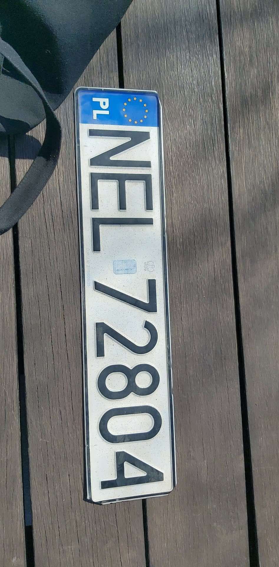 Cześć!
Na trasie Rogale - Grabnik została znaleziona tablica rejestracyjna.