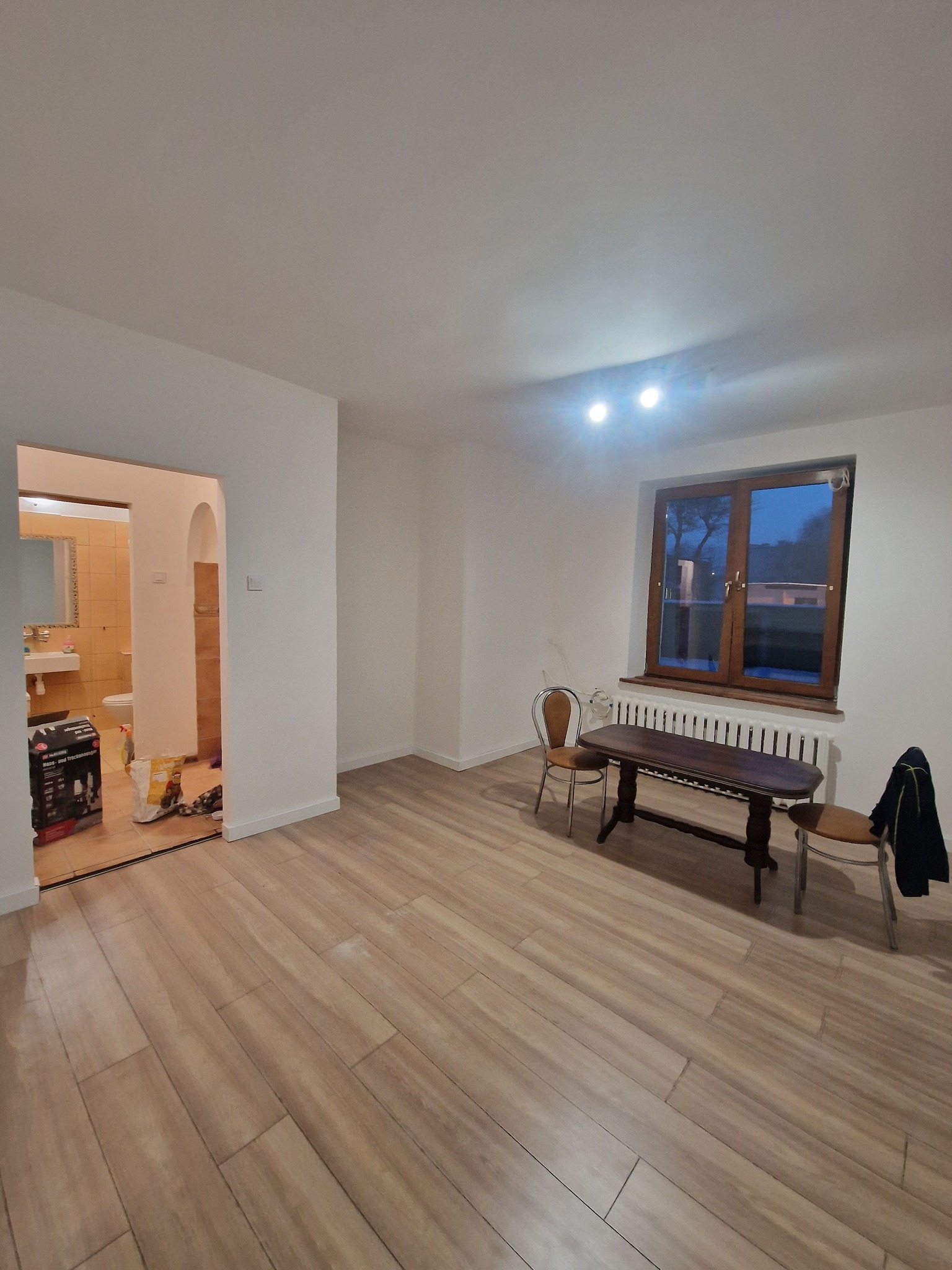 Cena 205 000 zł

Sprzedam mieszkanie 30m2 położone w Ełku na ulicy Toruńskiej 6. Parter, kuchnia plus jeden pokój. Idealna na start, dla singla, osoby starszej lub pod wynajem długo lub krótkoterminowy. Mieszkanie w standardzie do remontu, zdjęcie poniżej aktualne. Po więcej zdjęć zapraszam do kontatku. Zapraszam na prezentację. 737 729 255😉🏠