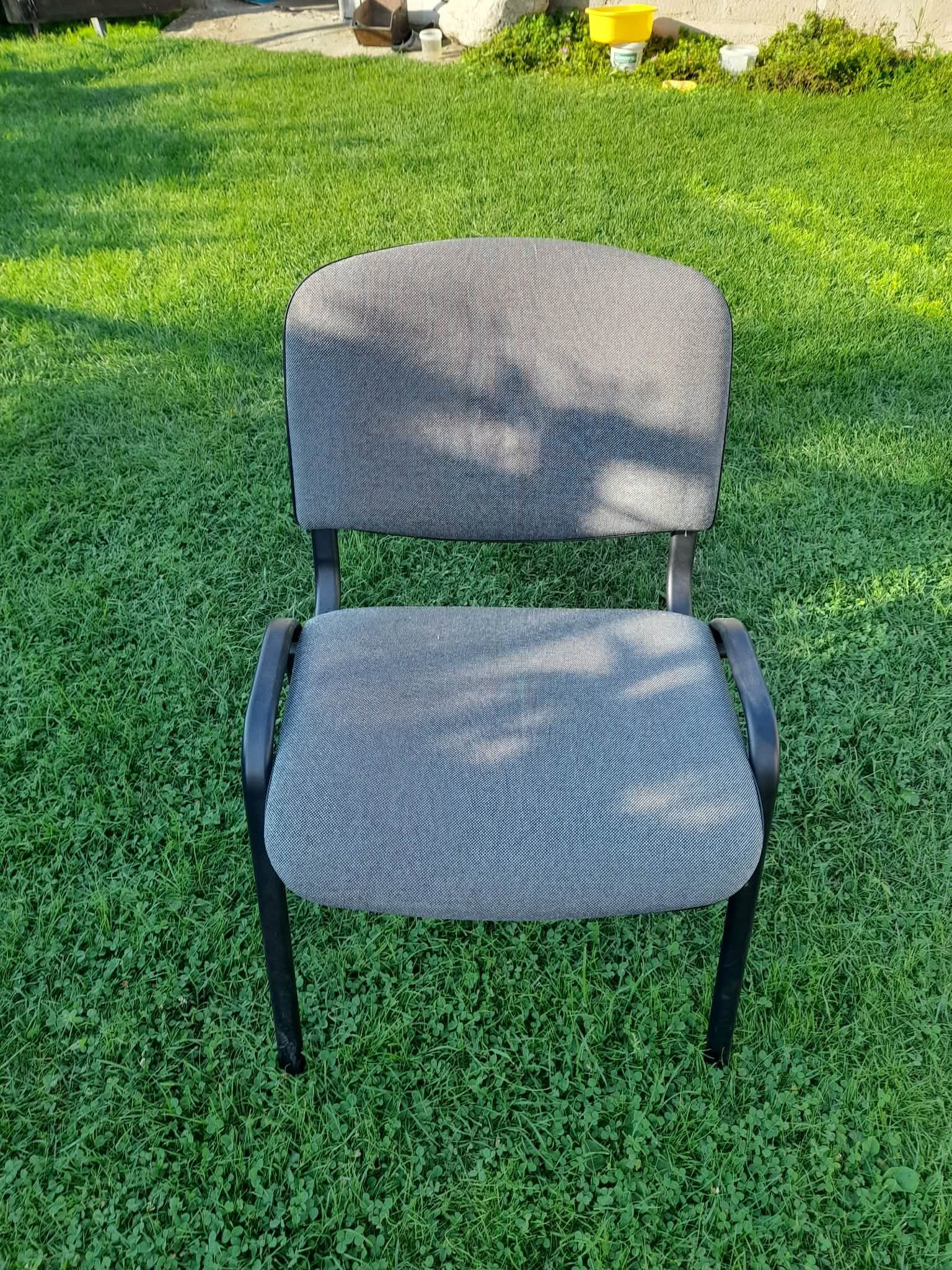 Sprzedam 11 krzeseł używane ale w bardzo dobrym stanie. Co do ceny dogadamy się. 😁
