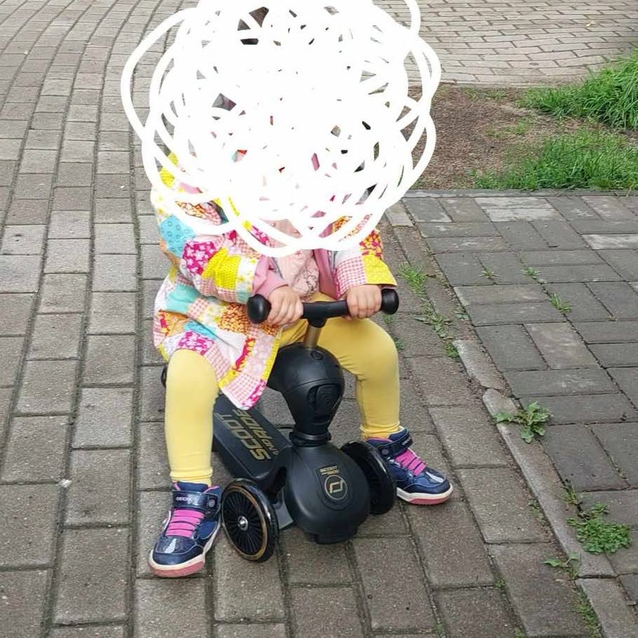 Dnia 6.09 (niedziela) około godziny 11 została pod Kauflandem na parkingu hulajnoga dziecka. Uczciwego znalazcę proszę o kontakt pod postem.