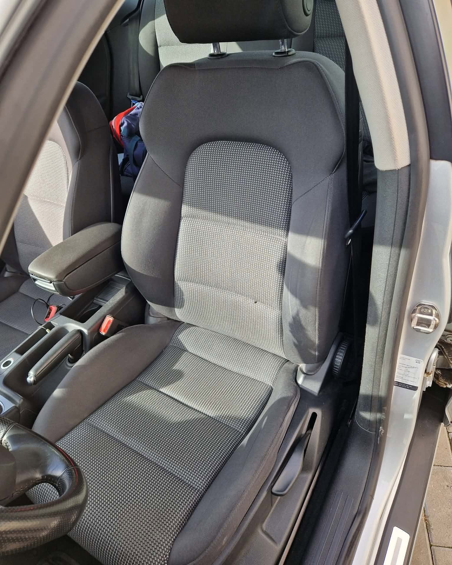 👀 Szukam fotela kierowcy do Audi A3 8P, 2010 r. 😊 Ewentualnie osoby, która zna się na naprawie podgrzewania foteli — mój niestety przestał grzać 😏 Jeśli ktoś może pomóc, proszę o wiadomość priv!
