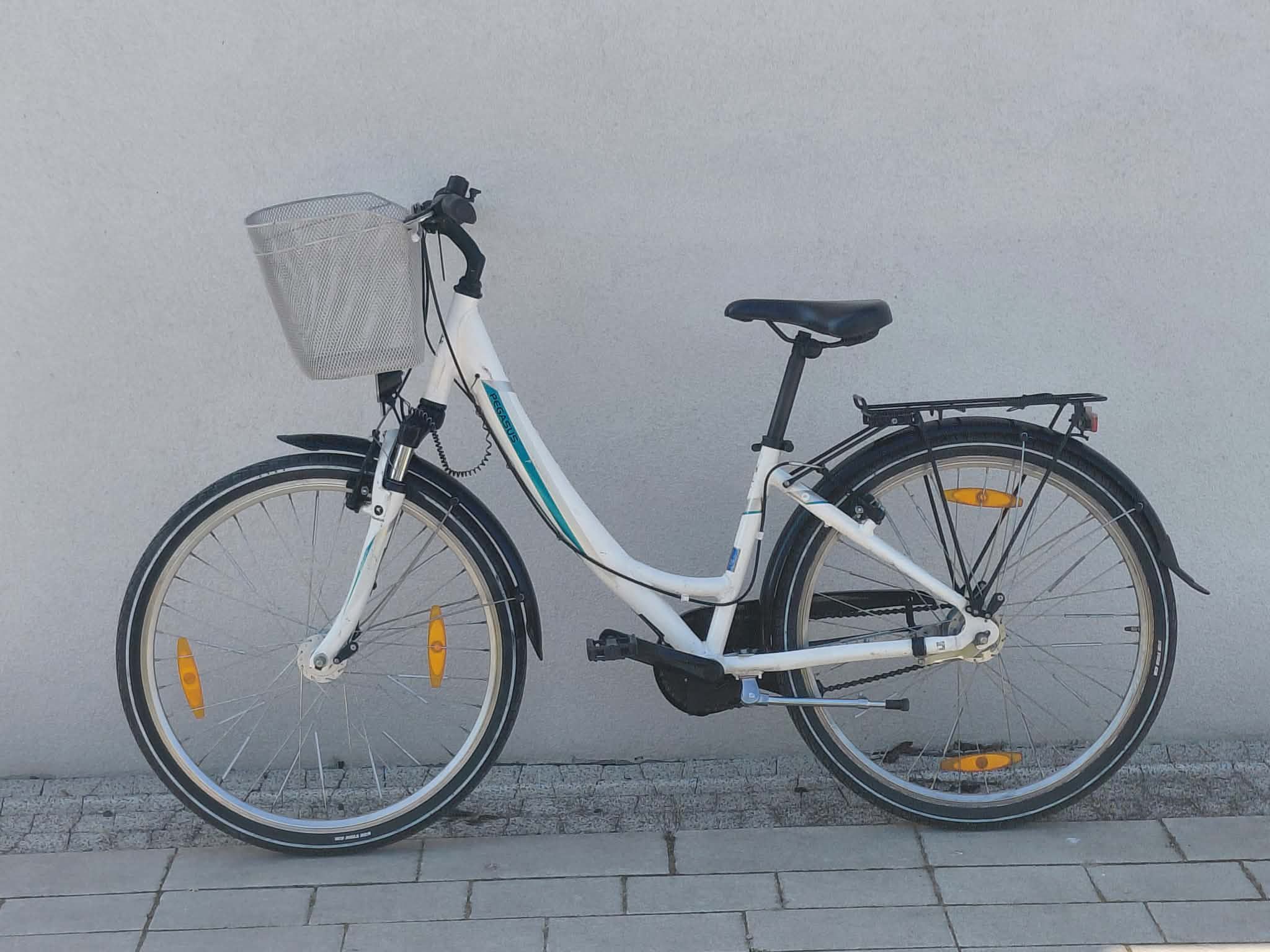 Witam sprzedam rower miejski marki PEGASUS rozmiar kół 26 przerzutki w piaście (7)cena 850 zł do lekkiej negocjacji sporadycznie używany odbiór w Orzyszu zapraszam