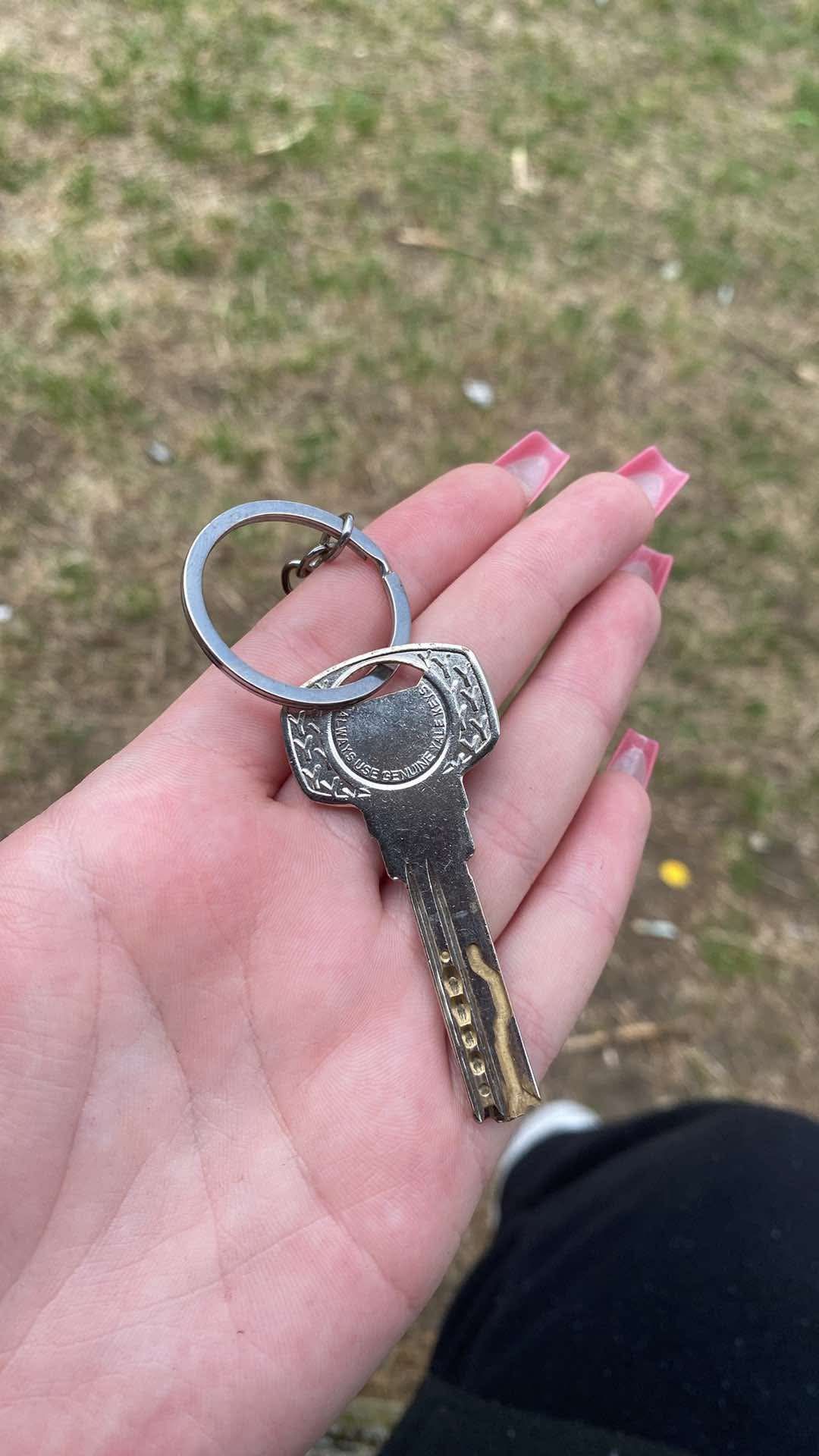 Niedaleko niebieskiego mostu przy Jana Pawła 2 zostal znaleziony klucz, wlasciciela prosze o kontakt