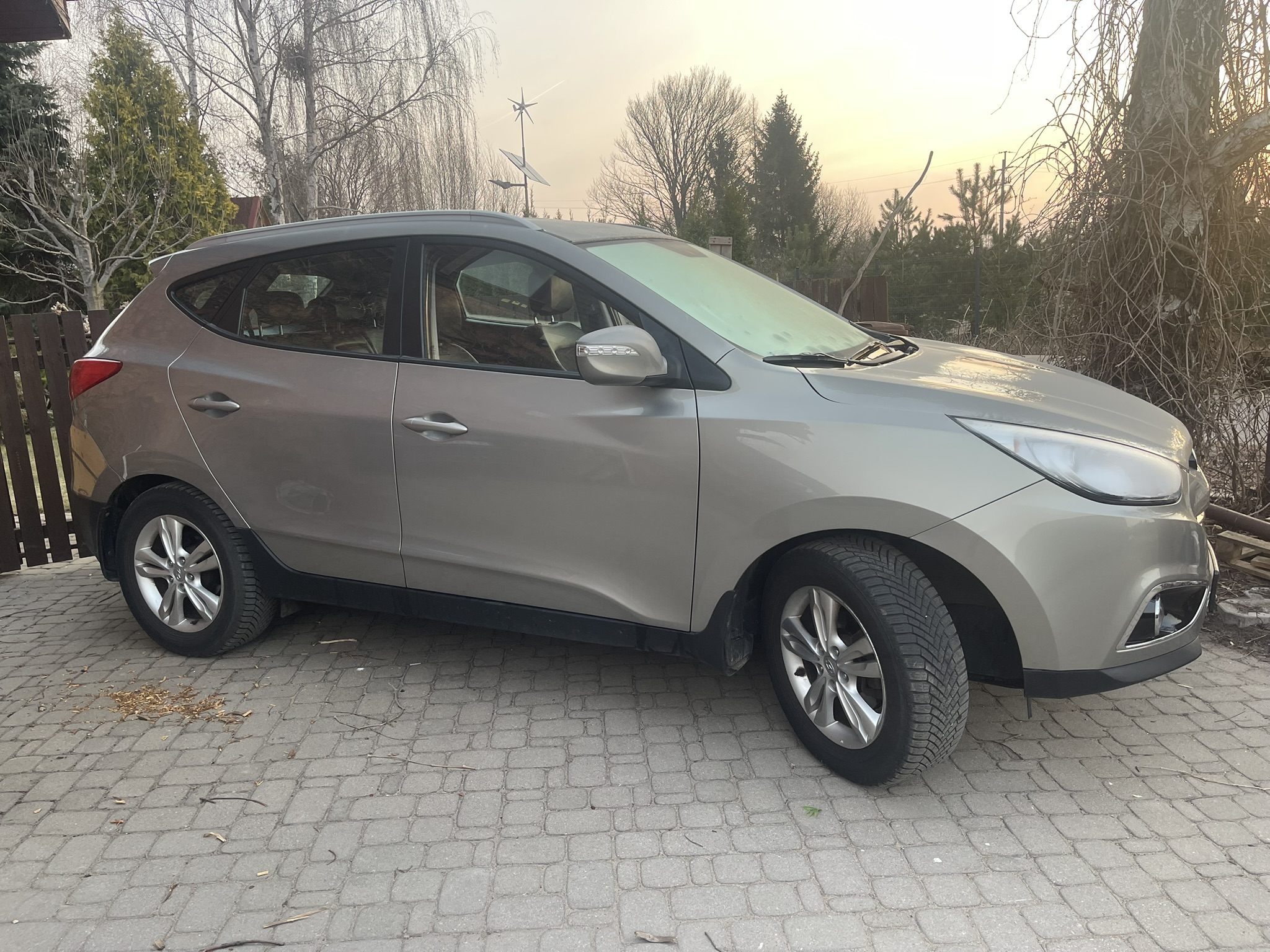 SPRZEDAM.

Hyundai IX35 2,0 benzyna plus gaz 2010 rok.

Full opcja

CENA 31500 zł

tel. 693524740
