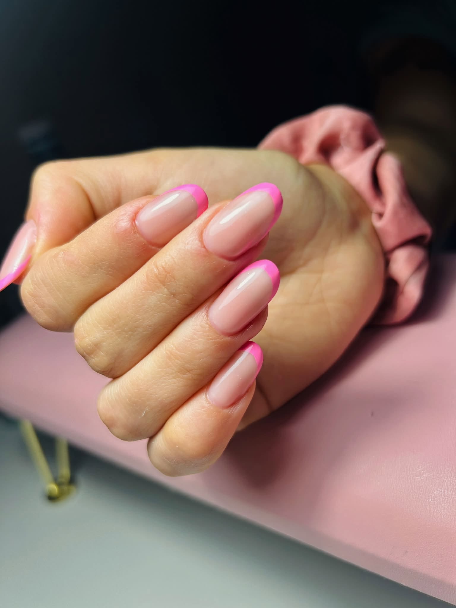 💅 **Szukam kilku modelek na paznokcie – ZA DARMO!** 🤍
Potrzebuję kilku chętnych dziewczyn, które chciałyby zostać moimi modelkami 🥰

Stylizacje wykonuję **całkowicie bezpłatnie**.

W zależności od paznokci możemy zrobić **żel na naturalnej płytce albo przedłużanie**. Stylizację dobieram ja, ale oczywiście **wszystko wcześniej ustalamy i uzgadniamy razem** 🫶

Jeśli masz ochotę na nowe pazurki i możesz poświęcić trochę czasu na stylizację, **napisz do mnie prywatnie** 💌

Chętnie odpowiem na wszystkie pytania! ✨