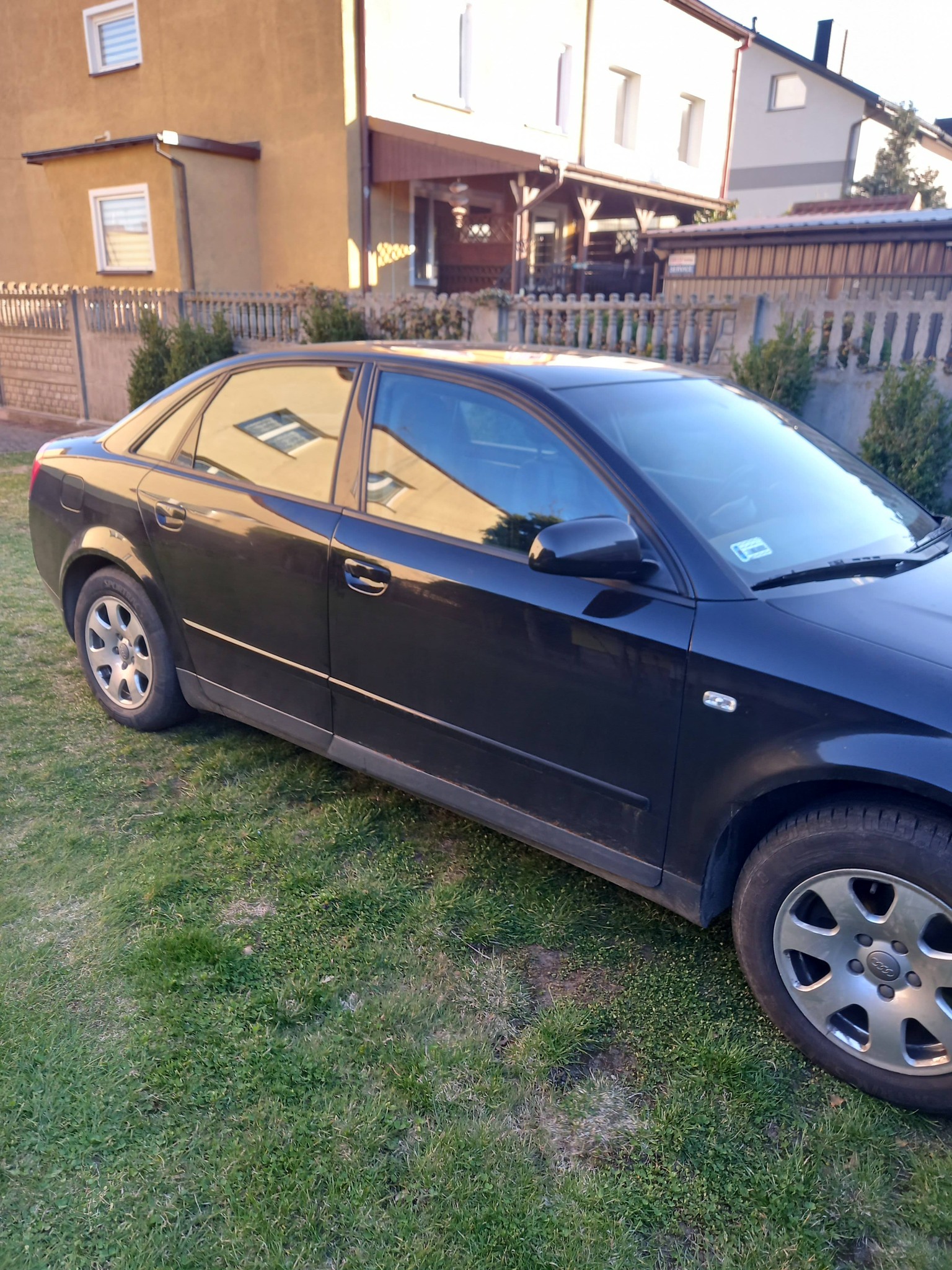 Sprzedam Audi a4b6 2003 1.9tdi 130km do lekkich poprawek cena 6500zl telefon kontaktowy 505207979