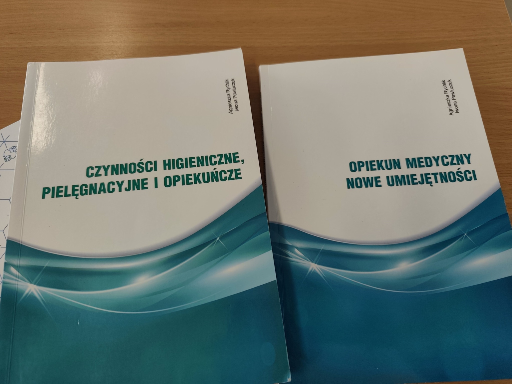 Kupię te dwie książki ze zdjęcia
